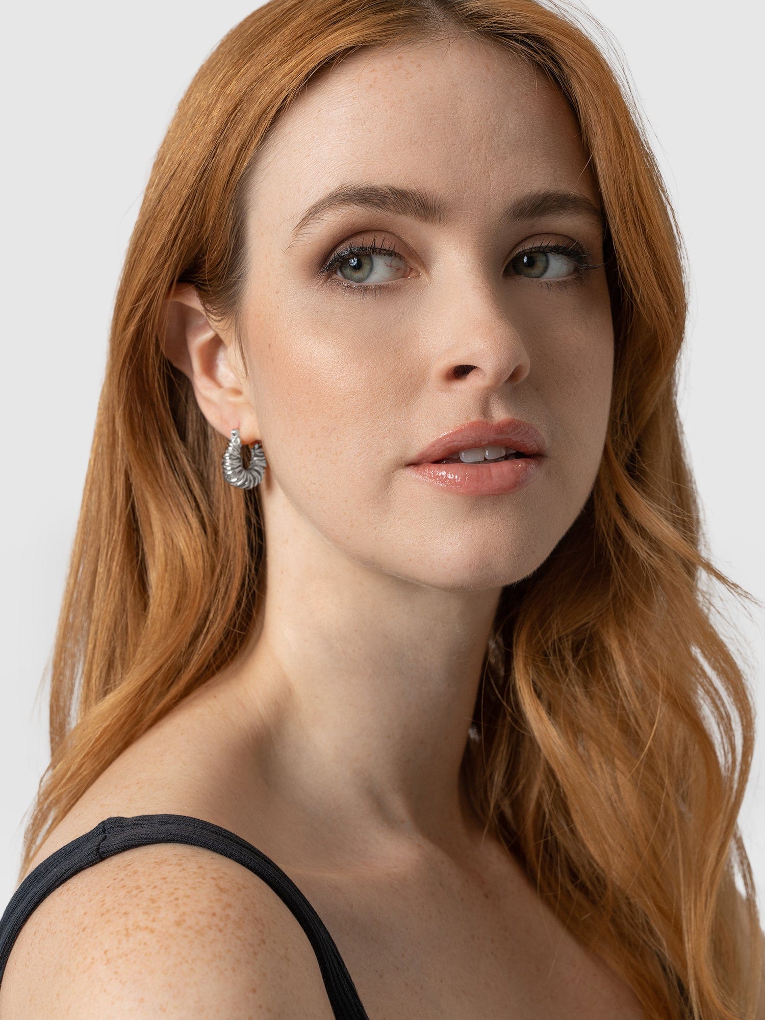 Swirl Hoop Earrings Silver - Women's Jewellery | Saint + Sofia® USA